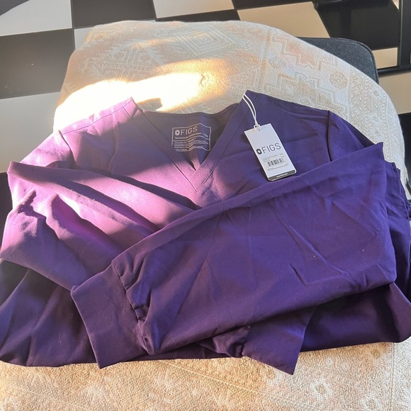 Figs long sleeve top - Picture 2 of 3